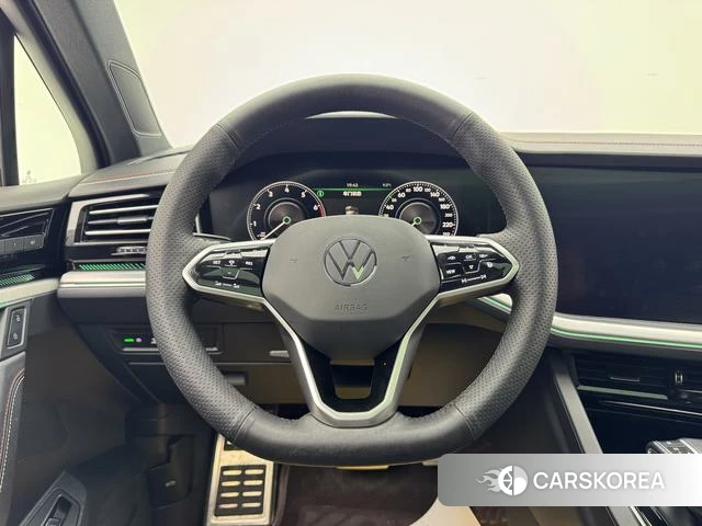 Volkswagen Touareg 2023 Темно-серый из Китая, фото 5
