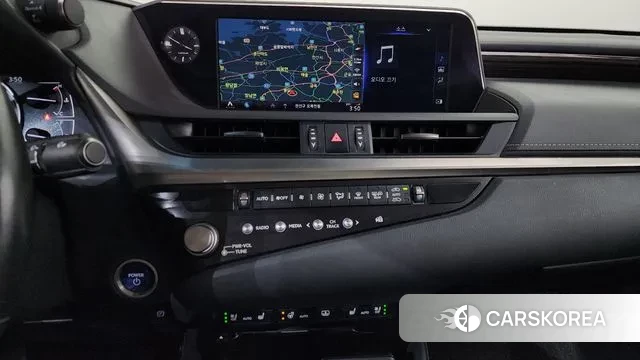 Lexus ES300h 7th generation 2020 Белый из Кореи, фото 5