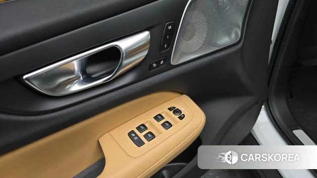 Volvo V60 Cross-Country 2nd Generation 2021 Белый из Кореи, фото 5