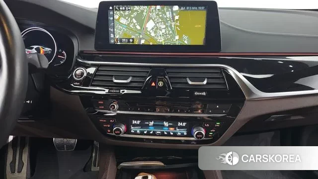 BMW 5 Series (G30) 2018 Белый из Кореи, фото 5