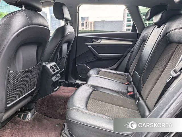 Audi Q5L 2021 Черный из Китая, фото 5