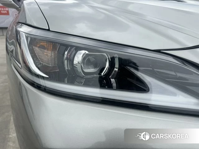 Lexus ES 2022 Серебристо-серый из Китая, фото 5