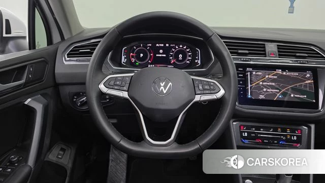 Volkswagen Tiguan second Generation 2022 Белый из Кореи, фото 5