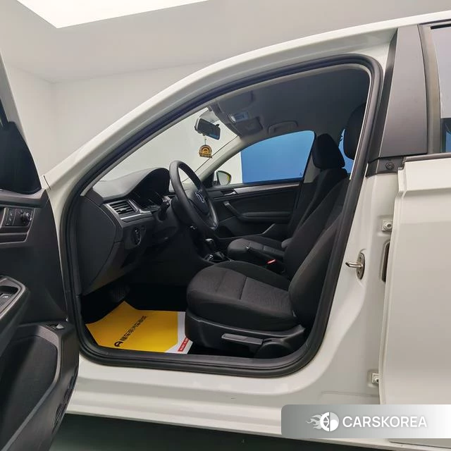 Volkswagen Bora 2023 Белый из Китая, фото 5