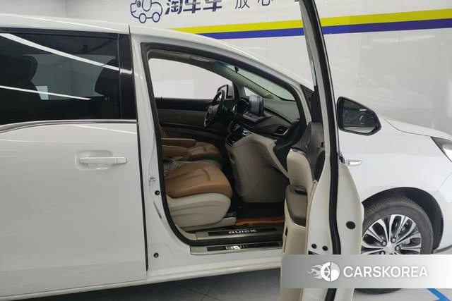 Buick GL8 2022 Белый из Китая, фото 5