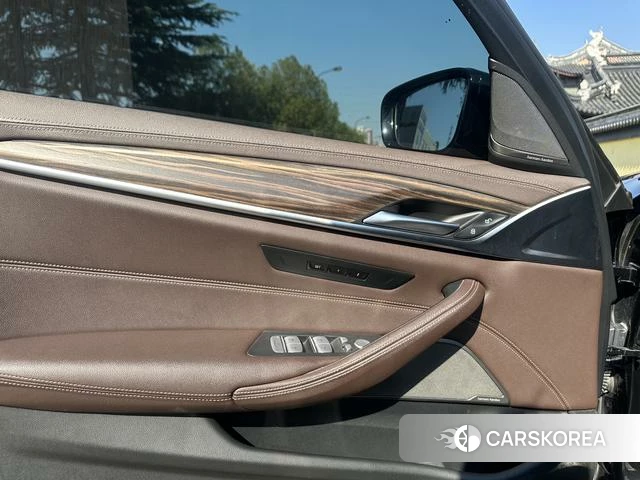 BMW 5 series 2023 Черный из Китая, фото 5