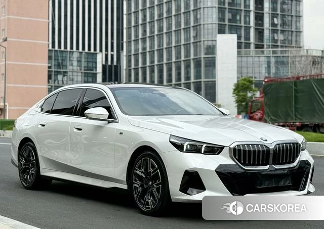 BMW 5 series 2024 Белый из Китая, фото 5