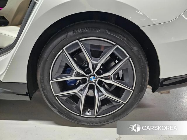 BMW 5 Series (G60) 2026 Белый из Кореи, фото 5