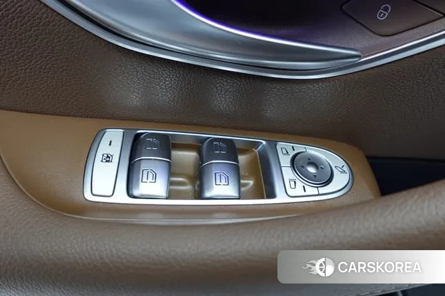 Mercedes-Benz E-Class W213 2022 Светло-серебряный цвет из Кореи, фото 5