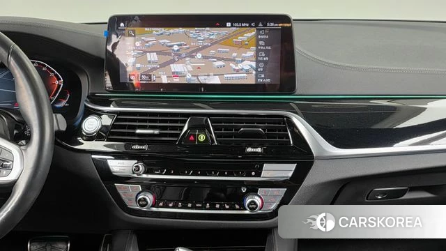 BMW 5 Series (G30) 2021 Белый из Кореи, фото 5