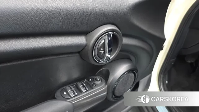 Mini Cooper 2019 Жемчужный цвет из Кореи, фото 5