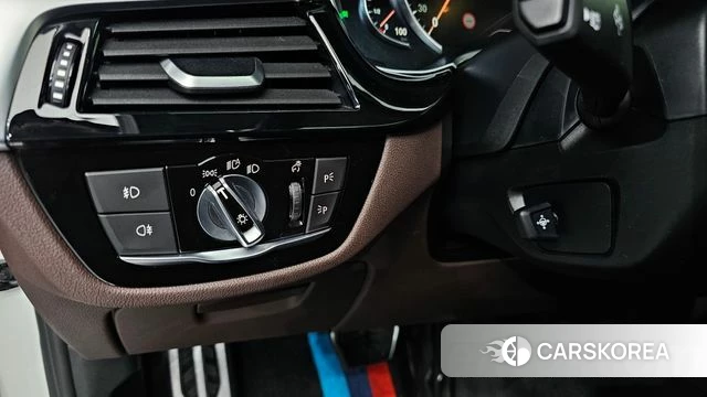 BMW 5 Series (G30) 2018 Белый из Кореи, фото 5