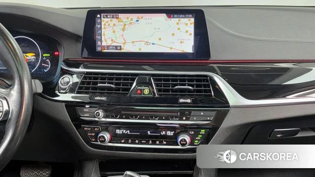 BMW 5 Series (G30) 2019 Белый из Кореи, фото 5