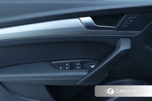 Audi Q5L 2021 Черный из Китая, фото 5