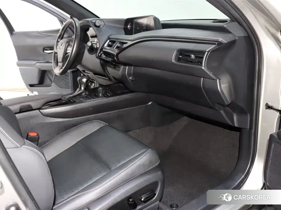 Lexus UX 2022 Silver/gray из Китая, фото 5
