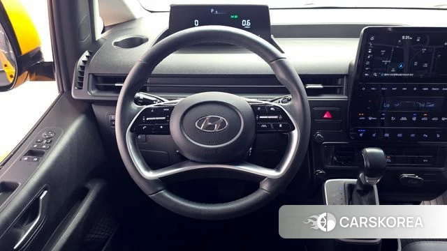 Hyundai Staria 2023 Желтый из Кореи, фото 5