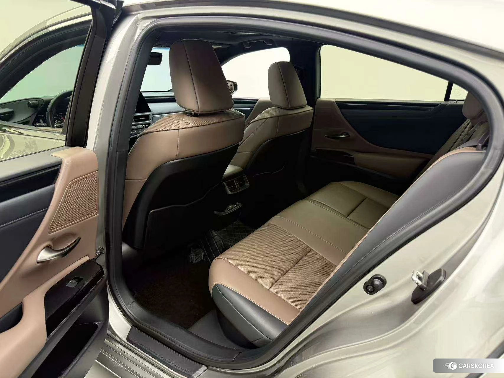 Lexus ES 2021 Серебристо-серый из Китая, фото 5