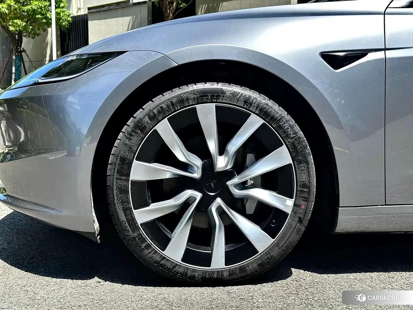 Tesla Model 3 2025 Silver/gray из Китая, фото 5