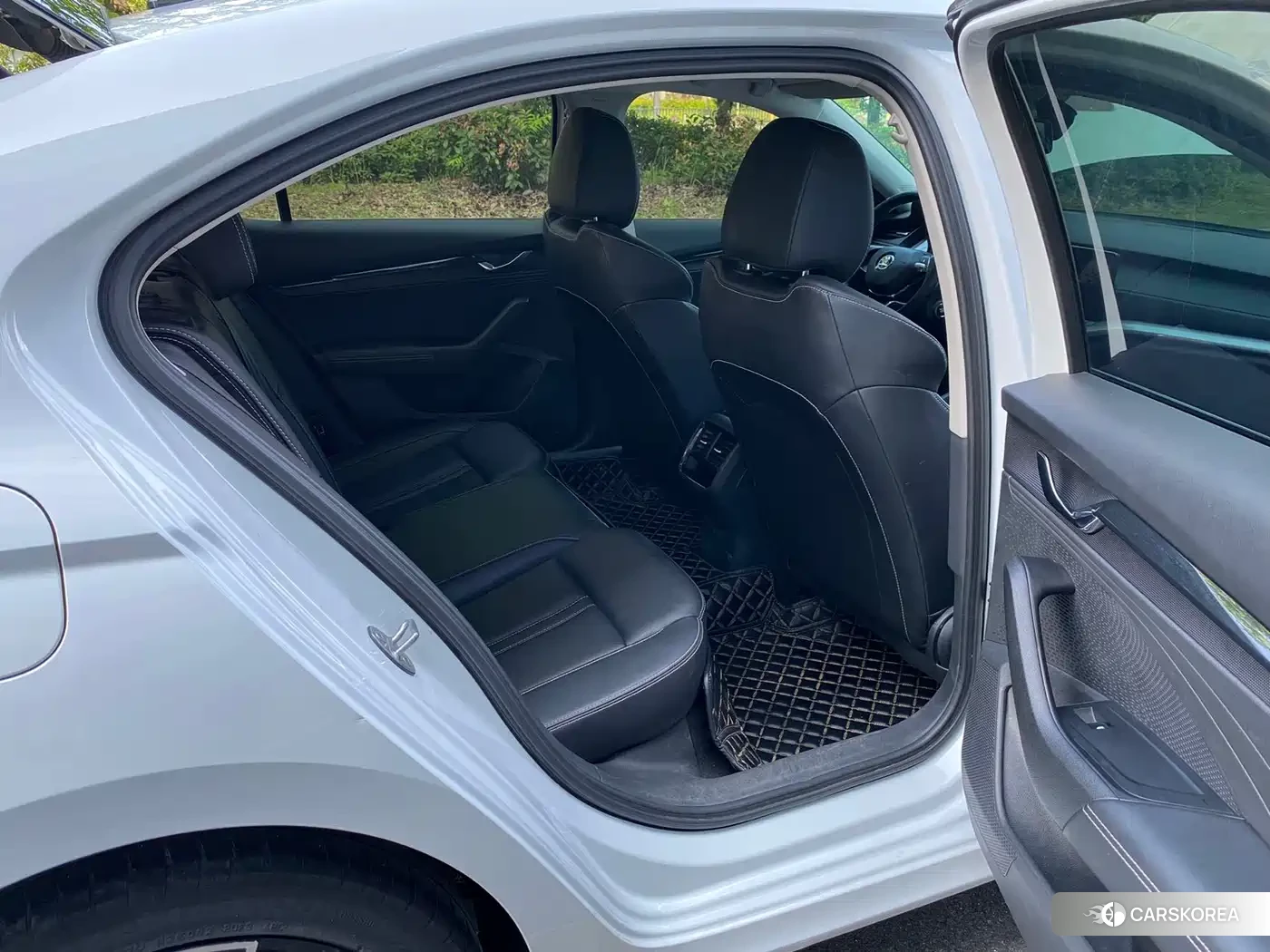 Skoda Octavia 2023 Белый из Китая, фото 5