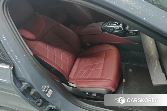 BMW 5 series 2024 Темно-серый из Китая, фото 5