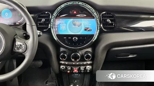 Mini Cooper 2023 Серебряный из Кореи, фото 5