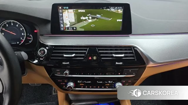 BMW 5 Series (G30) 2018 Белый из Кореи, фото 5