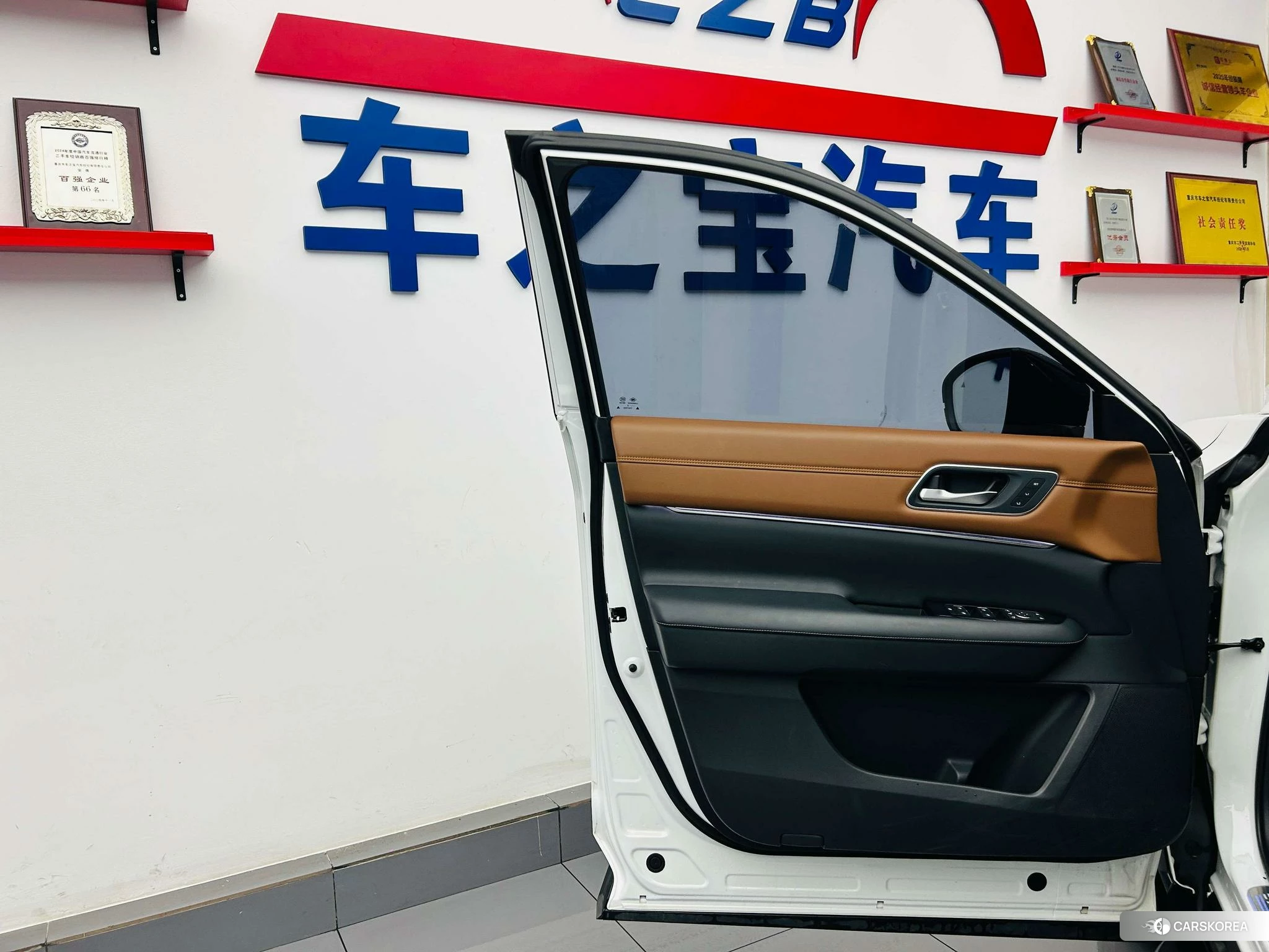 Nissan Exploring the land 2024 Белый из Китая, фото 5