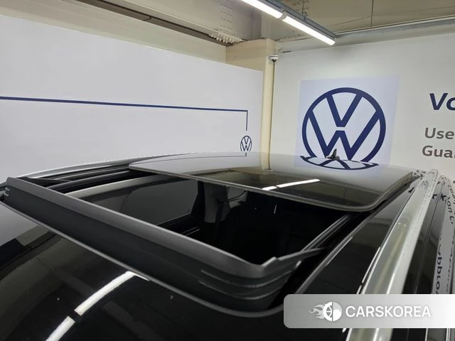 Volkswagen Touareg 3rd generation 2024 Черный из Кореи, фото 5