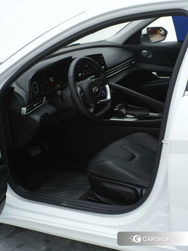 Hyundai Elantra 2023 Белый из Китая, фото 5