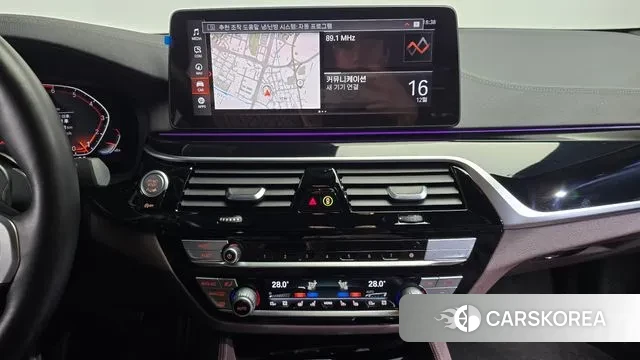 BMW 5 Series (G30) 2022 Белый из Кореи, фото 5