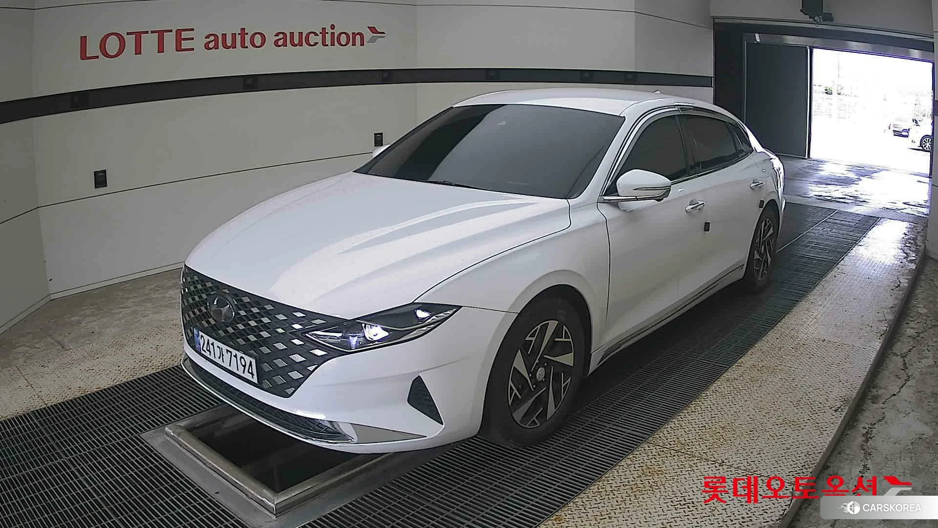 Hyundai Grandeur Hybrid 2023 Белый из Кореи, фото 5