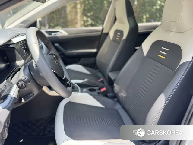 Volkswagen Polo 2023 Белый из Китая, фото 5