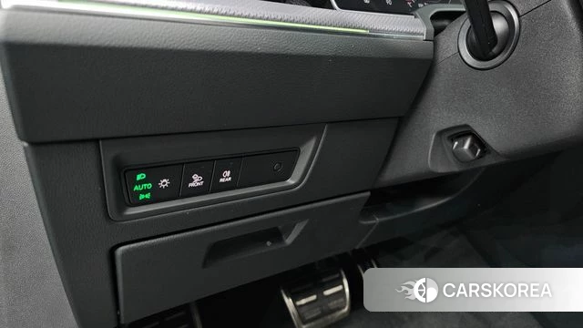 Volkswagen Touareg 3rd generation 2021 Черный из Кореи, фото 5