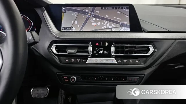 BMW 1 Series (F40) 2023 Белый из Кореи, фото 5