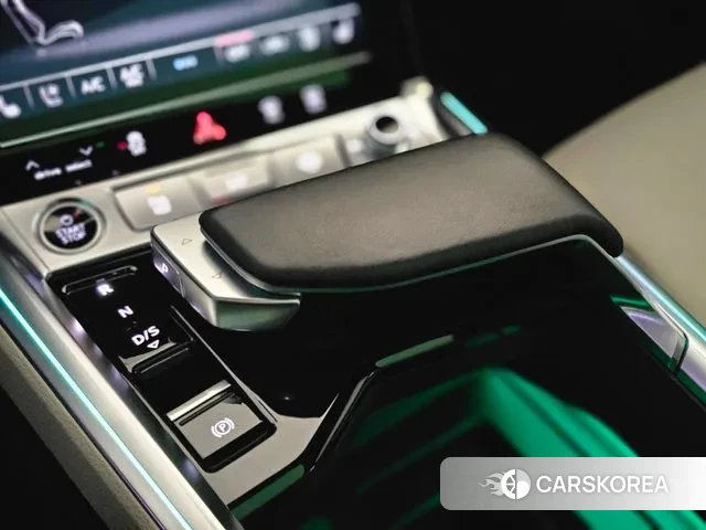 Audi e-Tron 2023 Черный из Кореи, фото 5