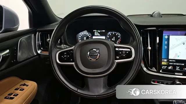 Volvo S60 3rd generation 2022 Светло-серебряный цвет из Кореи, фото 5