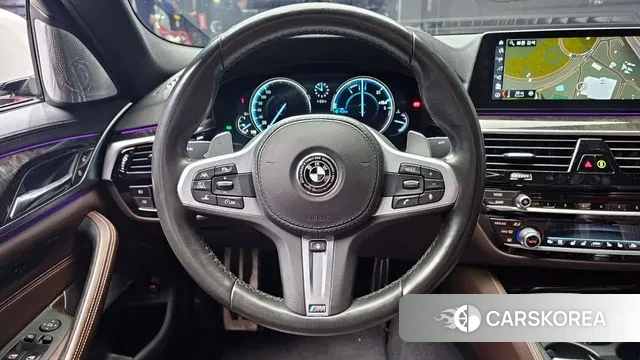 BMW 5 Series (G30) 2018 Белый из Кореи, фото 5