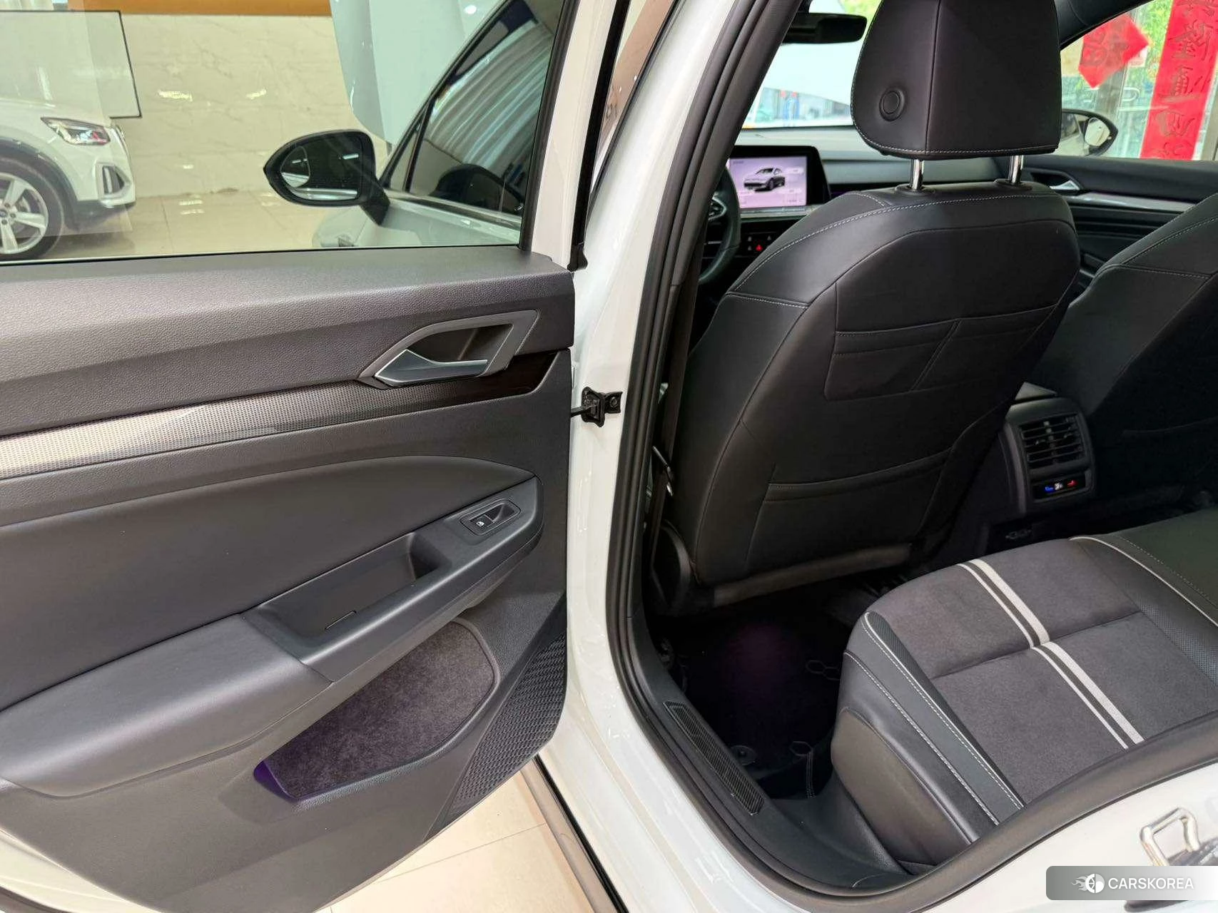 Volkswagen Golf 2023 Белый из Китая, фото 5