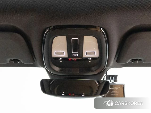 Volvo S60 3rd generation 2024 Белый из Кореи, фото 5