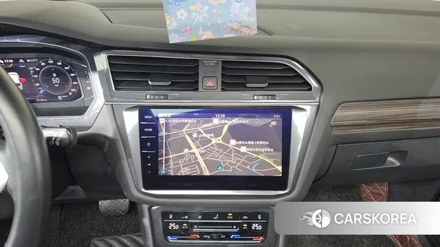 Volkswagen Tiguan Allspace 2023 Белый из Кореи, фото 5