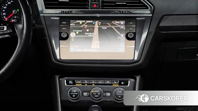 Volkswagen Tiguan second Generation 2018 Белый из Кореи, фото 5