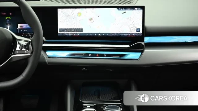 BMW 5 Series (G60) 2025 Черный из Кореи, фото 5