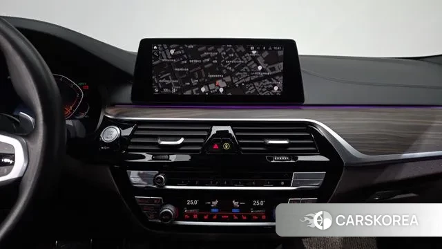 BMW 5 Series (G30) 2020 Белый из Кореи, фото 5