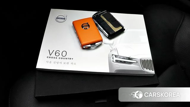 Volvo V60 Cross-Country 2nd Generation 2021 Белый из Кореи, фото 5