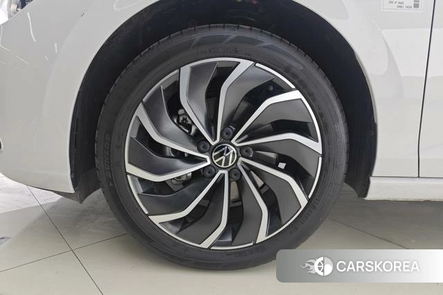 Volkswagen Golf 2024 Белый из Китая, фото 5