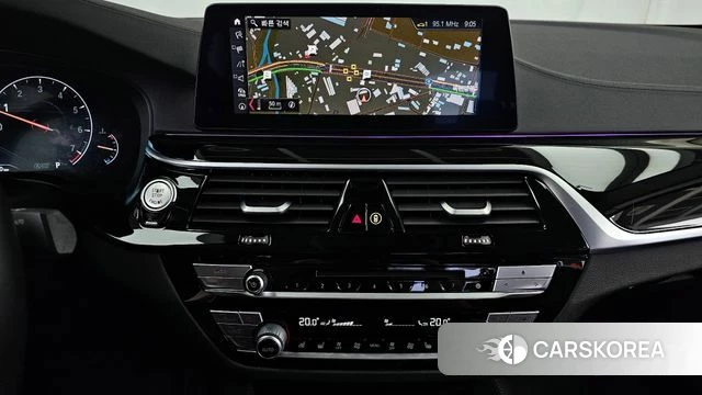 BMW 5 Series (G30) 2019 Белый из Кореи, фото 5