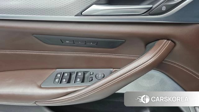 BMW 5 Series (G30) 2018 Белый из Кореи, фото 5