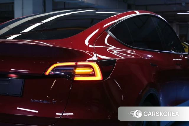Tesla Model Y 2023 Красный из Китая, фото 5