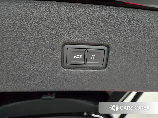 Audi Q8 (4M) 2023 Черный из Кореи, фото 5