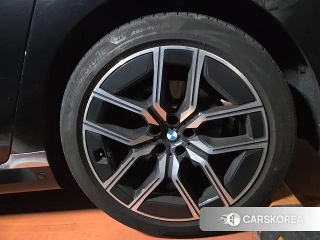 BMW 7 Series (G70) 2023 Черный из Кореи, фото 5